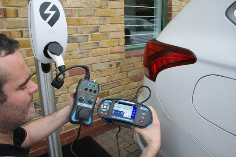 Testing-a-car-charging-unit-with-EVSE-adapter-and-multifunction-tester